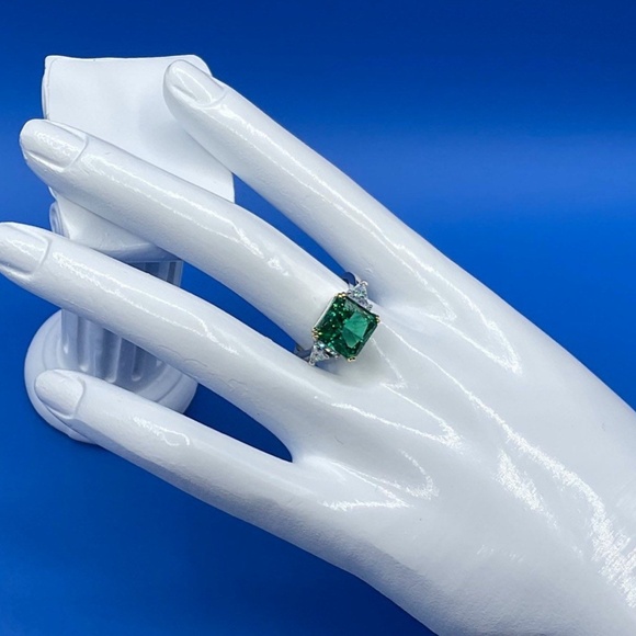 Green Emerald Lab Created Hybrid Diamond Ring - Engagement Ring - Cocktail Ring - Picture 5 of 5